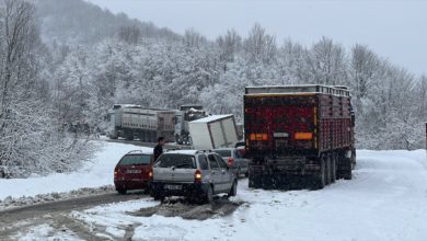 Kütahya'da kar aniden bastırdı: Yollar 3 saatte açıldı