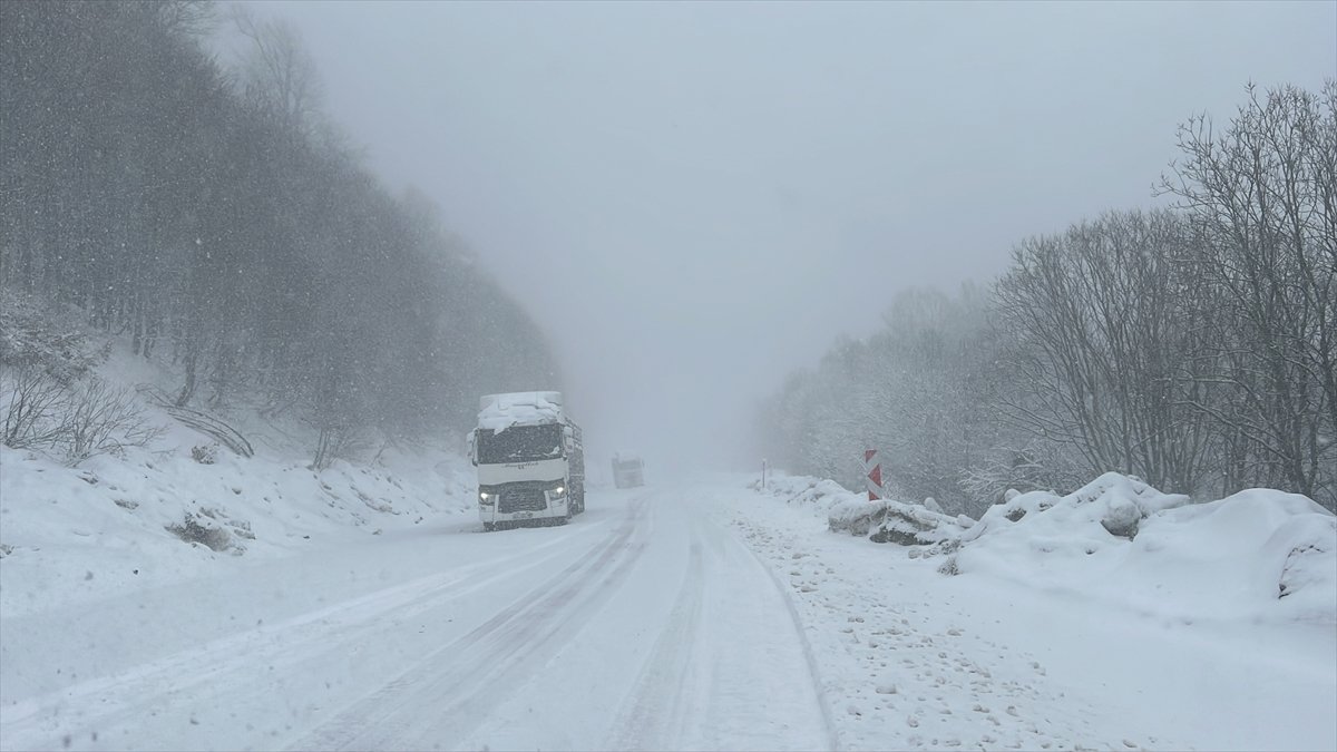 Kütahya da kar aniden bastırdı: Yollar 3 saatte açıldı #7
