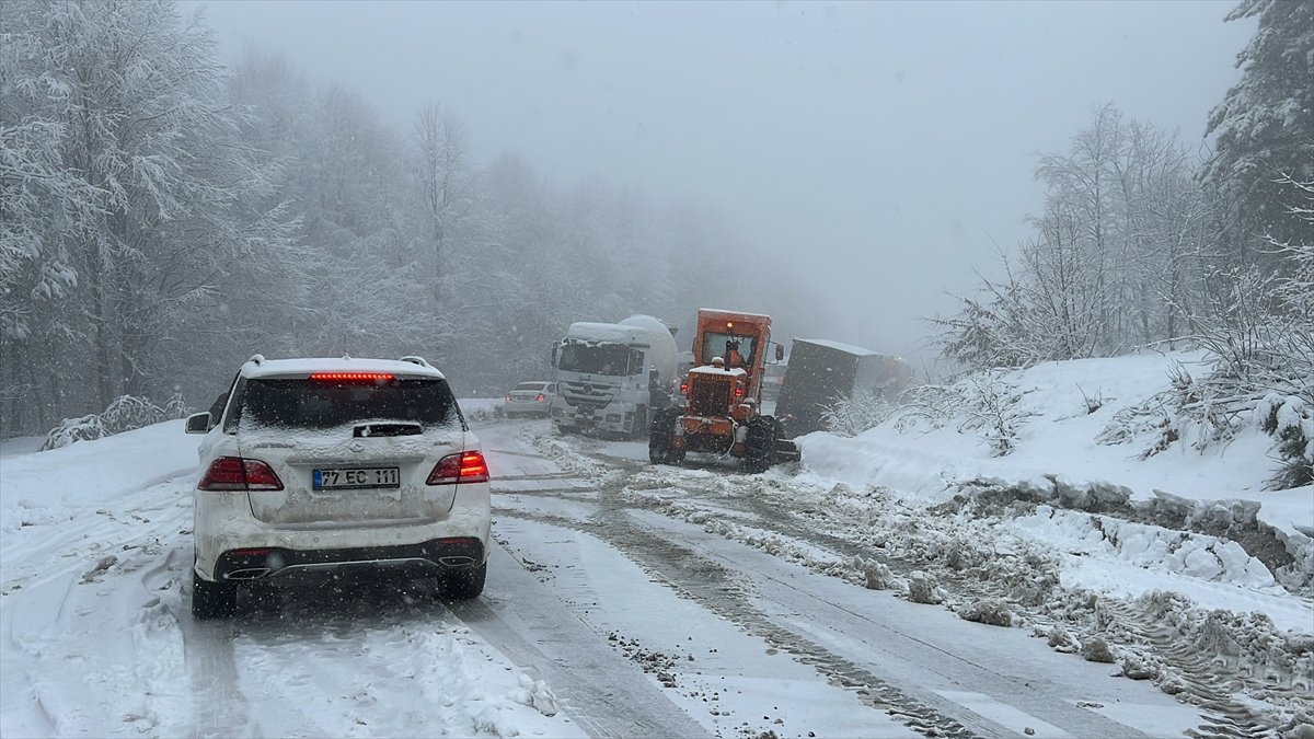 Kütahya da kar aniden bastırdı: Yollar 3 saatte açıldı #9