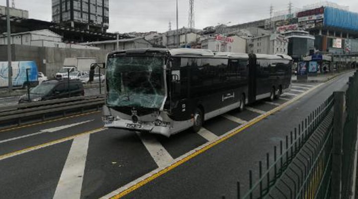 Metrobüs kaza yaptı: 7 yaralı