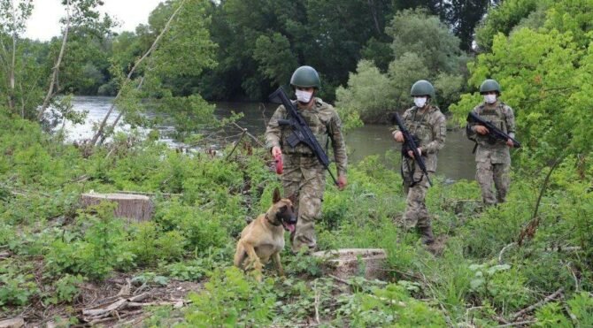 MSB: 1'i PKK'lı, 3 kişi yakalandı