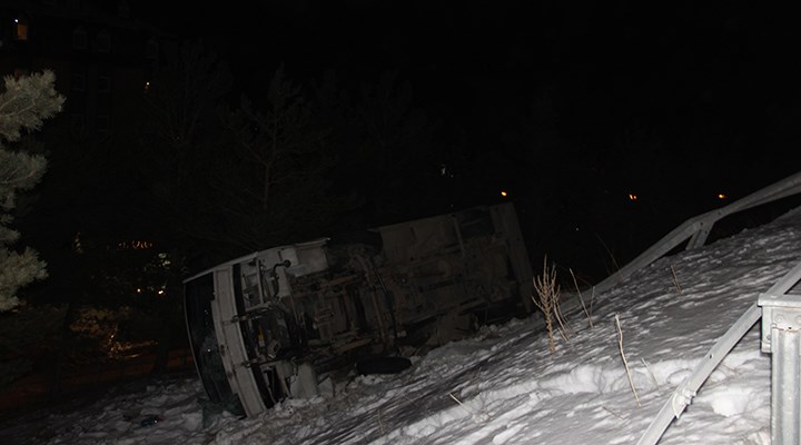 Palandöken'de turistleri taşıyan otobüs kaza yaptı: 25 yaralı
