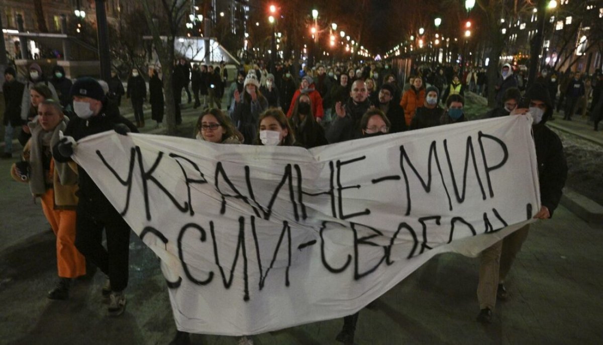 Rusya’daki gösterilerde gözaltı sayısı bin 700’ü aştı #1