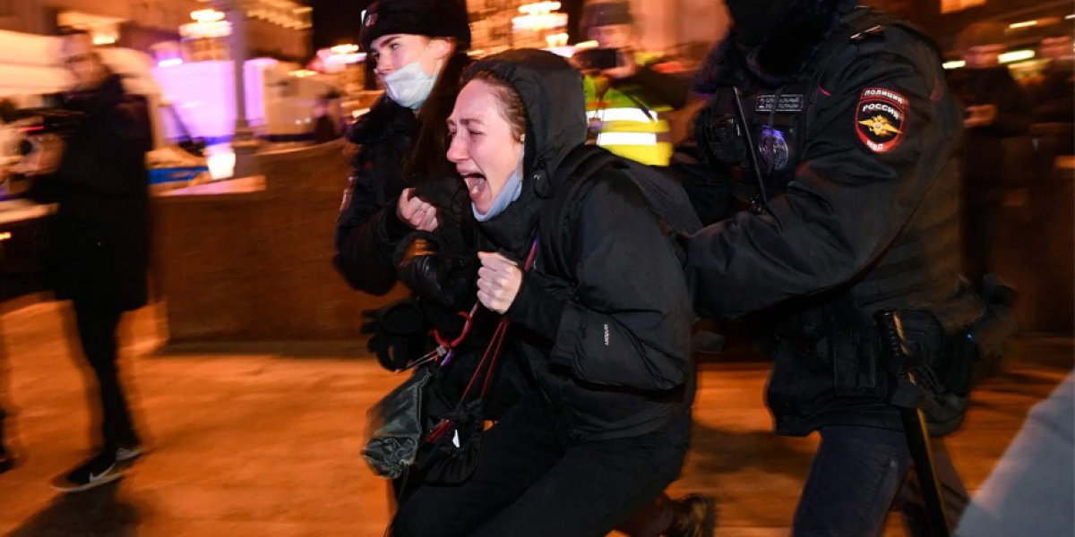 Rusya’daki gösterilerde gözaltı sayısı bin 700’ü aştı #3