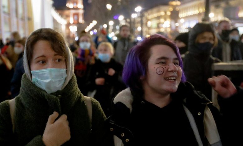 Rusya’daki gösterilerde gözaltı sayısı bin 700’ü aştı