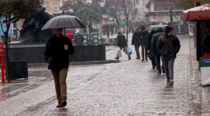 Sağanak yağış Edirne'de etkili oldu