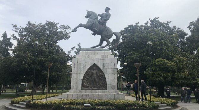 Samsun'da Atatürk anıtına saldıran 2 kişi yakalandı
