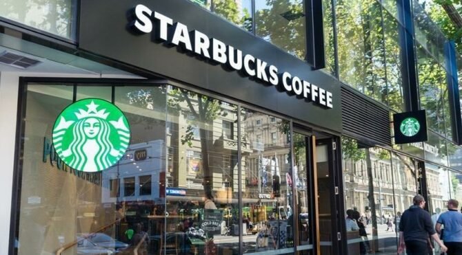 Starbucks, McDonald's ve Subway'i solladı