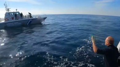 Türk balıkçısından Yunan Sahil Güvenliğe püskürtme