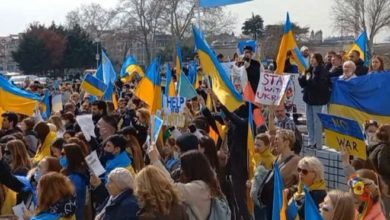 Ukraynalıların savaş protestosuna Ruslar da katıldı