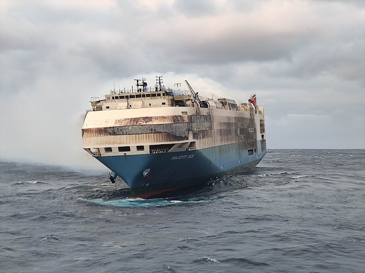 Yanan gemi, Atlas Okyanusu nda sürükleniyor #4