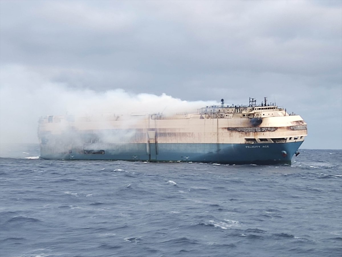 Yanan gemi, Atlas Okyanusu nda sürükleniyor #5