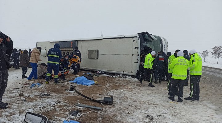 Yozgat'ta yolcu otobüsü şarampole devrildi: 1 kişi yaşamını yitirdi, 34 kişi yaralandı