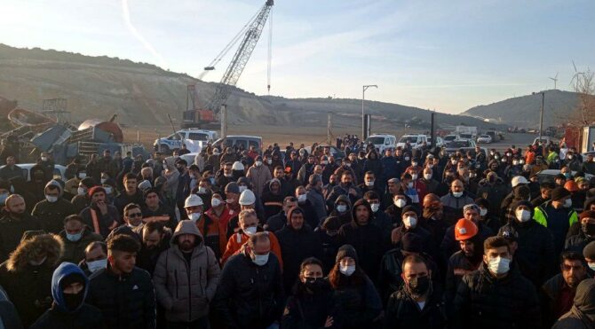 Yüzlerce gemi söküm işçisi iş bıraktı