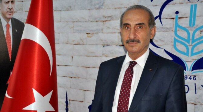 AKP’li başkan: Doktor oğlum 'beni çöpçü al' diye takılıyor