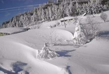 Akyazı'ya 3 metre kar yağdı