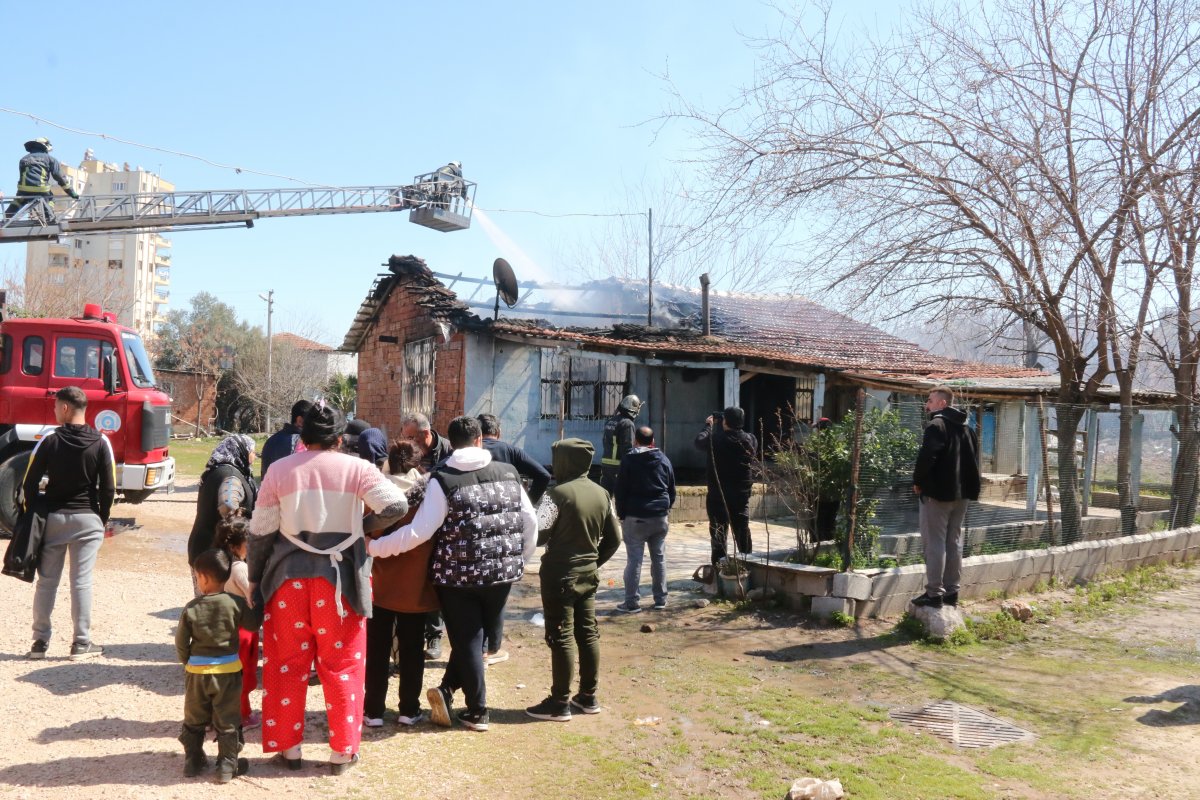 Antalya da evinin yandığını gören şahıs kiracısına saldırdı #7