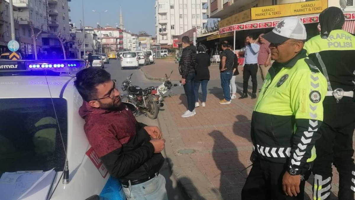 Antalya da hurda motosikletiyle kaza izlerken polise yakalandı #2