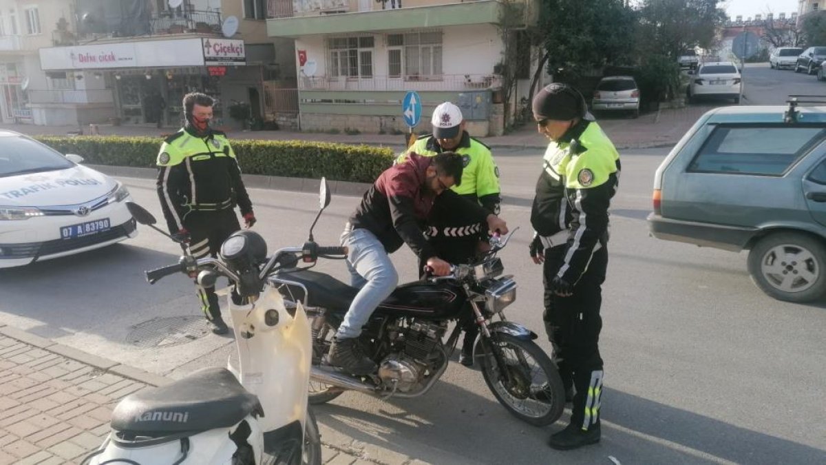 Antalya da hurda motosikletiyle kaza izlerken polise yakalandı #8