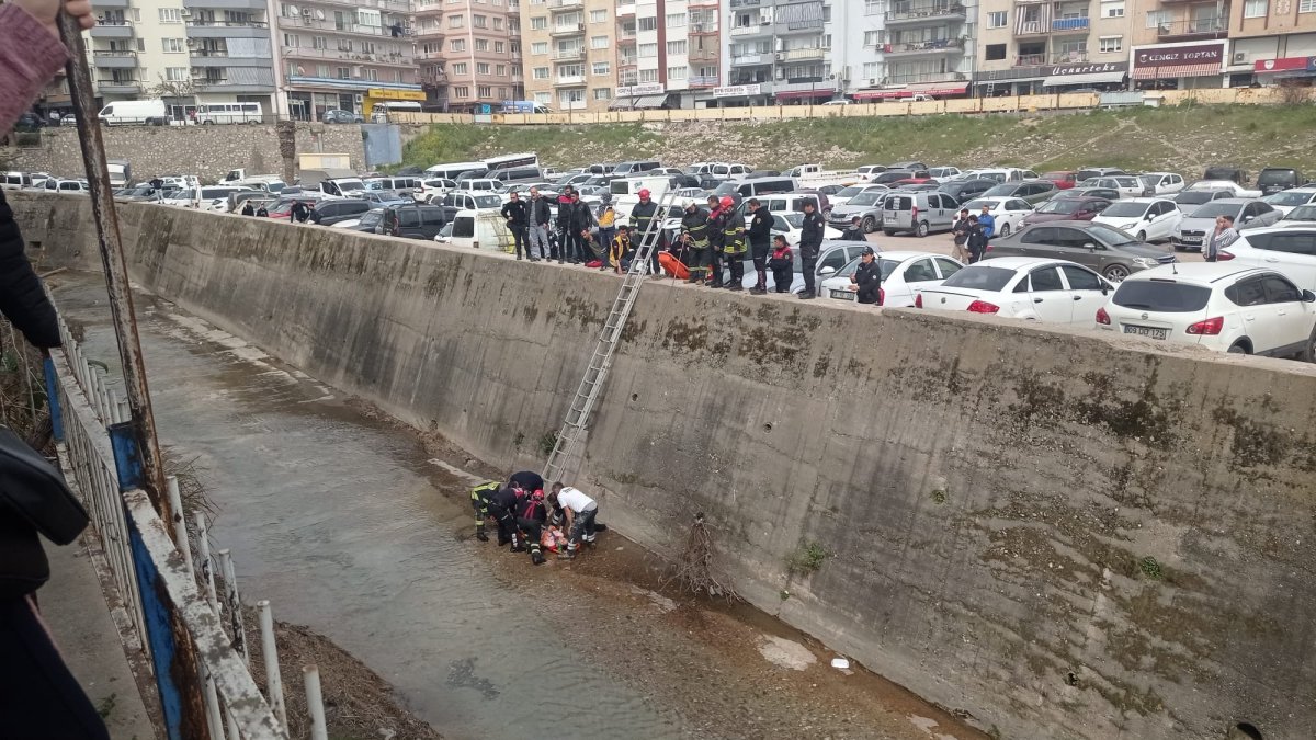 Aydın da 5 metre yükseklikten dereye düşen genç kız kurtarıldı #1