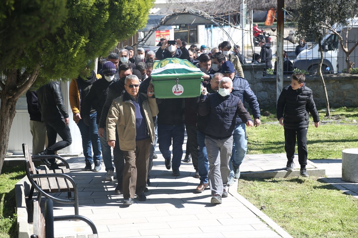 Başıboş sokak köpeği kurbanı Rabia, son yolculuğuna uğurlandı #3