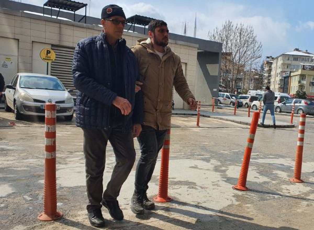 Bursa da, 60 yaşındaki adam husumetlisini öldürdü #1