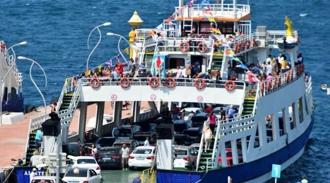 Çanakkale'de feribot seferindeki değişiklik tepki çekti