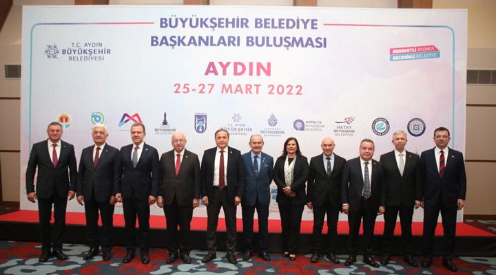 CHP'li büyükşehir belediye başkanları bir araya geldi