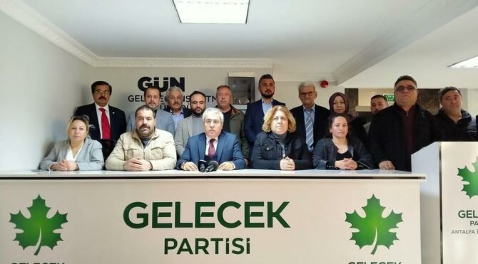 Defalarca parti değiştiren Eşref Ural'a istifalı tepki