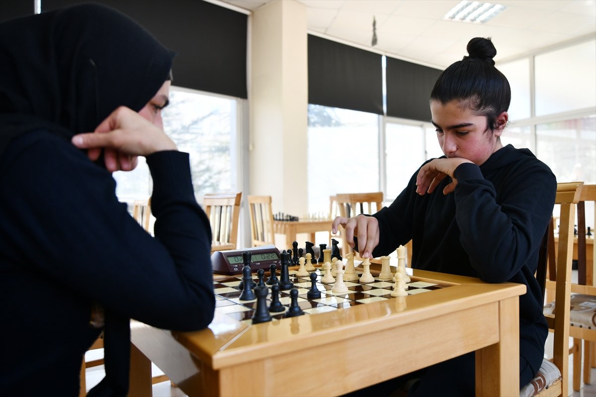 Dikkat eksikliğini satrançla yenen Gaziantepli genç, 47 madalya kazandı #6