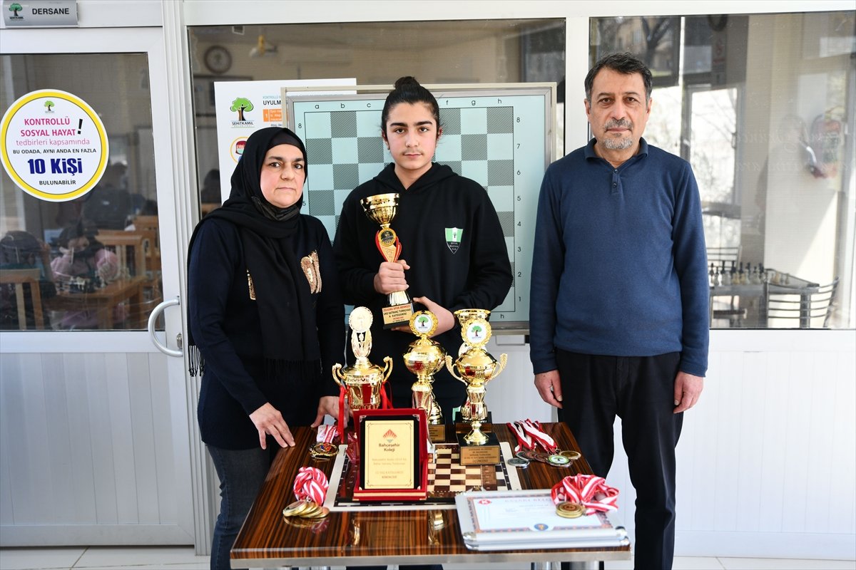 Dikkat eksikliğini satrançla yenen Gaziantepli genç, 47 madalya kazandı #10