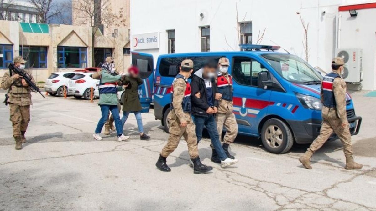 Diyarbakır'da, PKK'ya yardım ve yataklık eden 2 kişi yakalandı