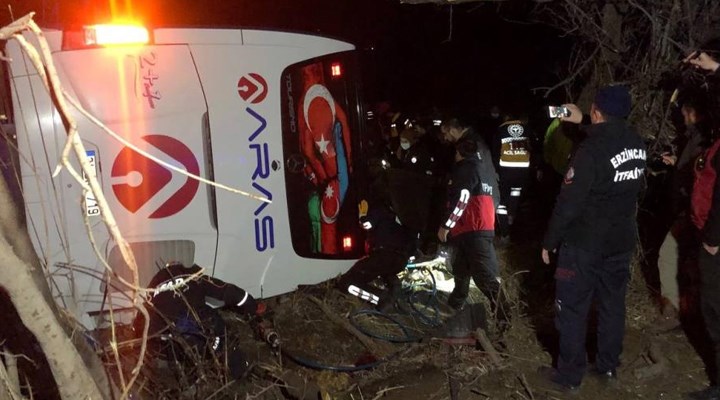 Erzincan'da yolcu otobüsü devrildi: 1 kişi hayatını kaybetti, 8'i ağır 33 yaralı