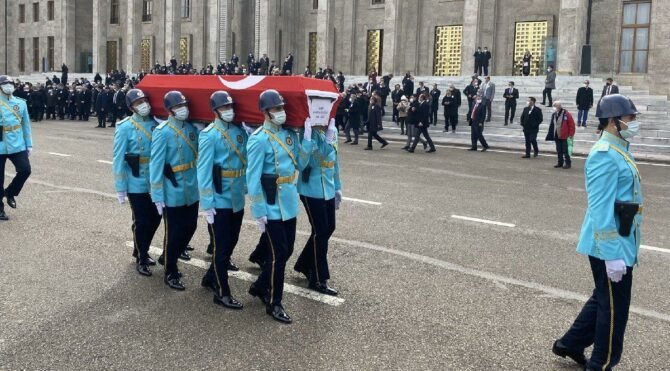 Eski Devlet Bakanı Sadi Somuncuoğlu için tören