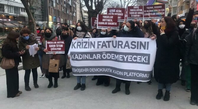 Eskişehir'de zamlara tepki gösteren kadınlar: Krizi kim çıkardıysa faturasını da onlar ödesin