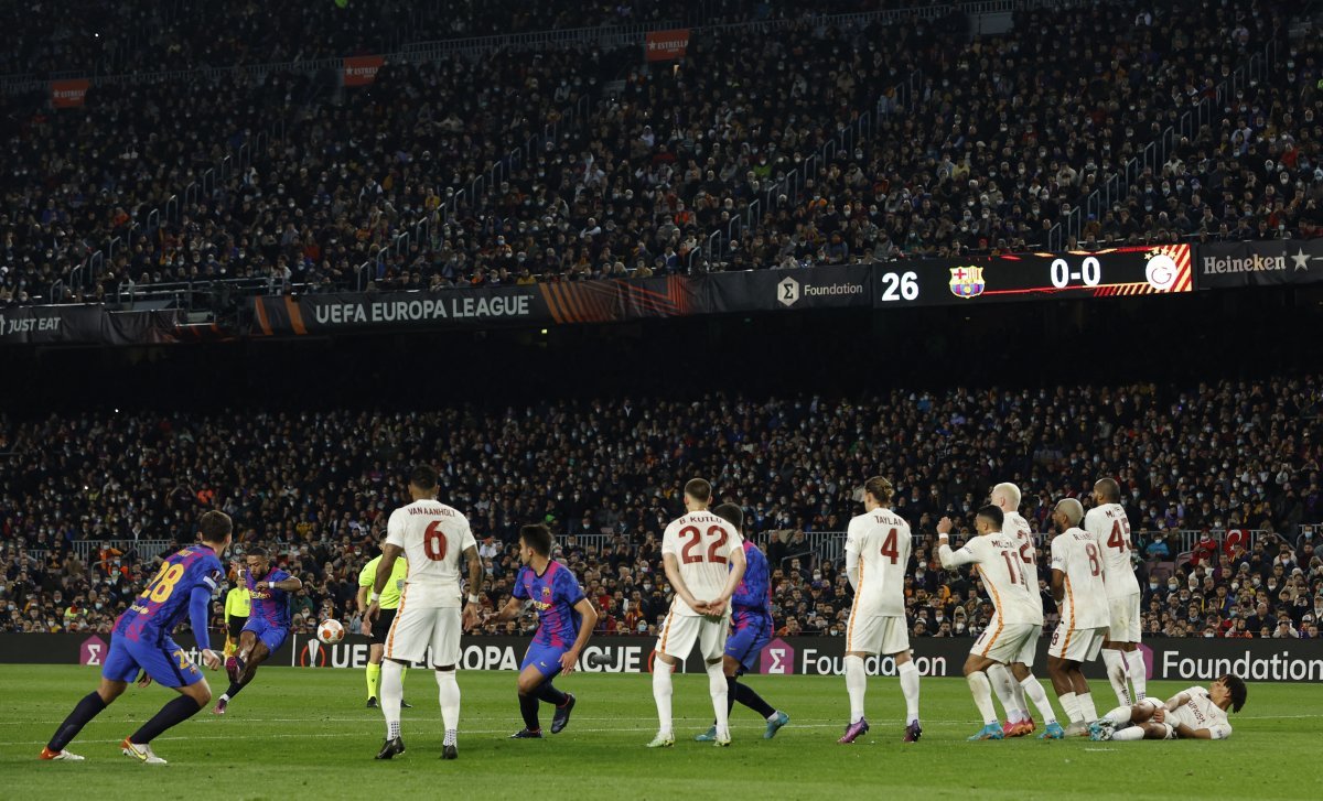 Galatasaraylı taraftarlar Barcelona maçı için Acun Ilıcalı ya seslendi #2