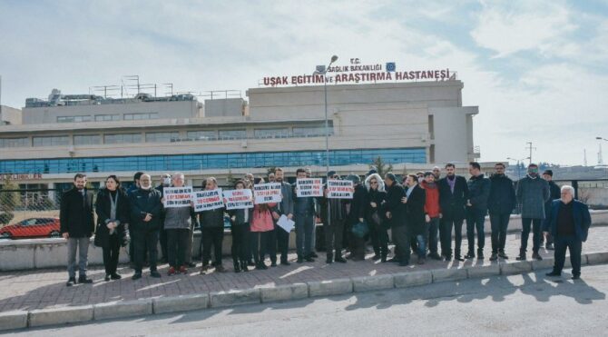 Hastane önünde randevu protestosu