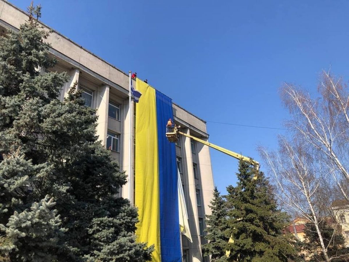 Herson da Ukrayna bayrağı yeniden asıldı #1