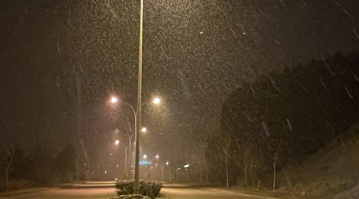 İstanbul'da bazı bölgelerinde yoğun kar yağışı!