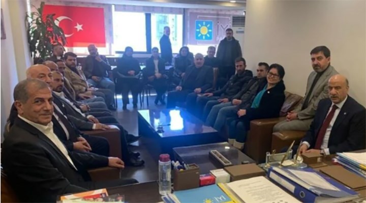 İzmir'de AKP’den istifa eden 200 kişi İYİ Parti’ye katıldı