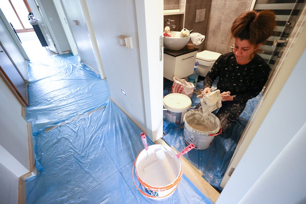 İzmirli kadın 4 yıldır boya badana işi yapıyor #3