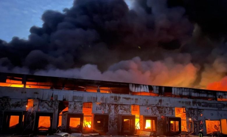 Kiev bölgesindeki donmuş gıda deposu, tamamen yandı