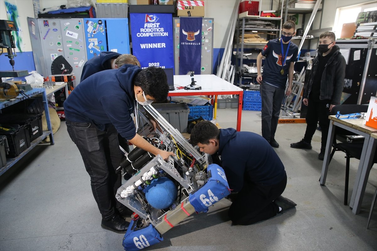 Liselilerin Pirana adlı robotu, dünya birinciliği için ABD de yarışacak #1