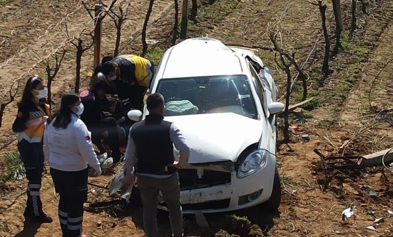 Manisa'da bağa uçan araçta 2 'si ağır 5 yaralı