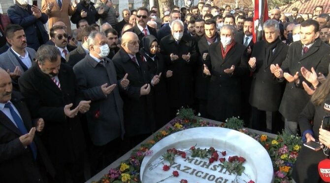 Muhsin Yazıcıoğlu mezarı başında anıldı