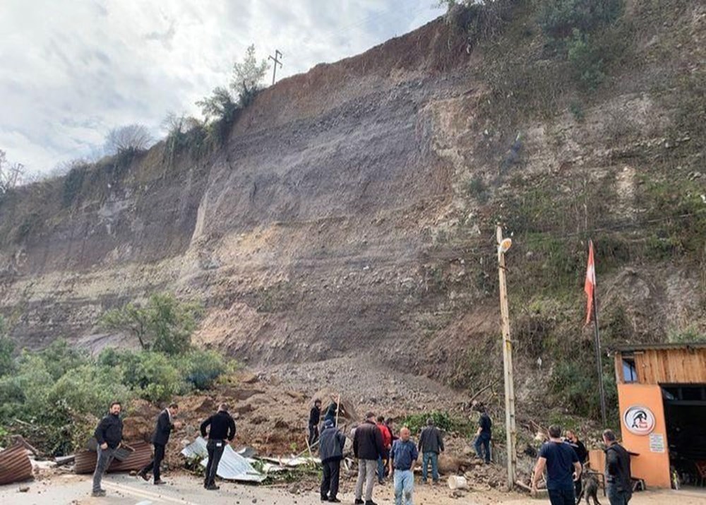 Rize'de heyelan: Ardeşen-Çamlıhemşin yolu kapandı - 3