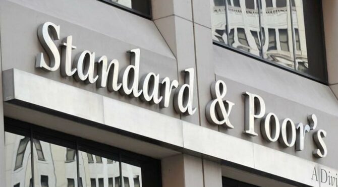 Rusya'ya bir darbe de S&P'den...