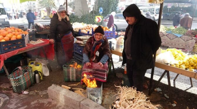 Samsun'da pazarcılar buz tuttu
