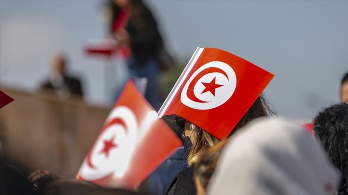 Tunus Cumhurbaşkanı Said, Meclis i feshetti #1
