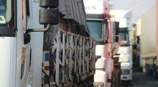 Türk tır şoförleri, Romanya sınırında mahsur kaldı